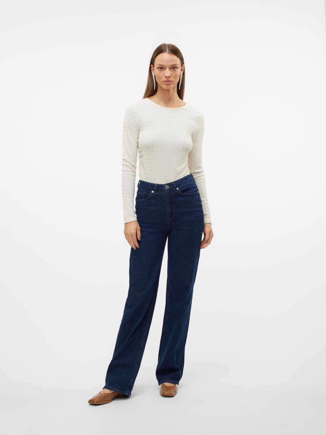 model_shot-front_full